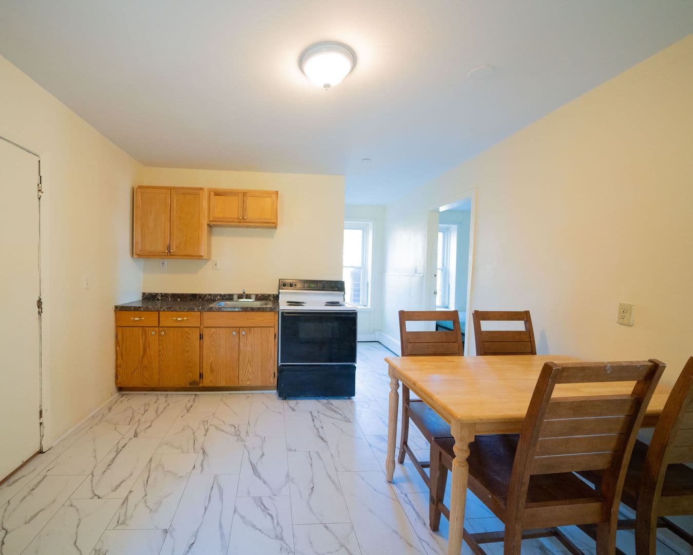Holyoke Apartment: 7 Franklin Street