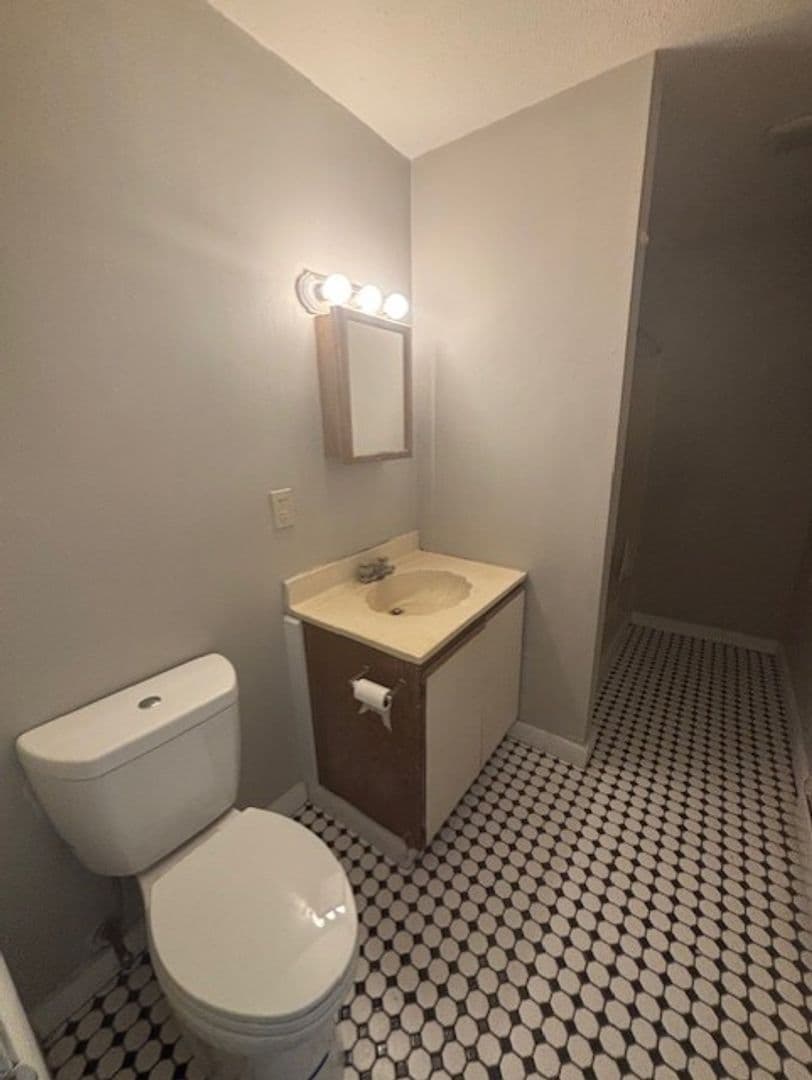 Holyoke Apartment: 736 High Street