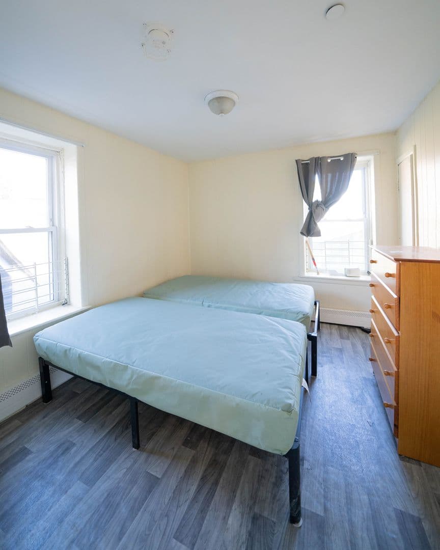 Holyoke Apartment: 7 Franklin Street