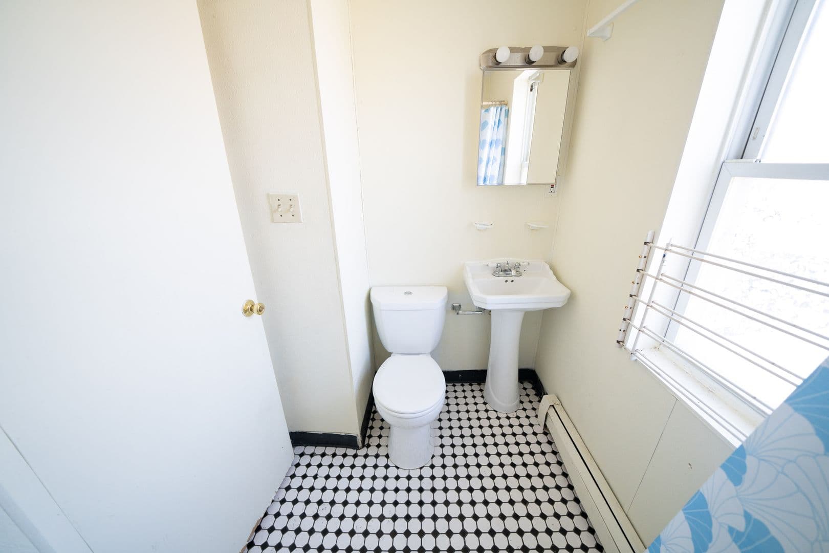 Holyoke Apartment: 7 Franklin Street