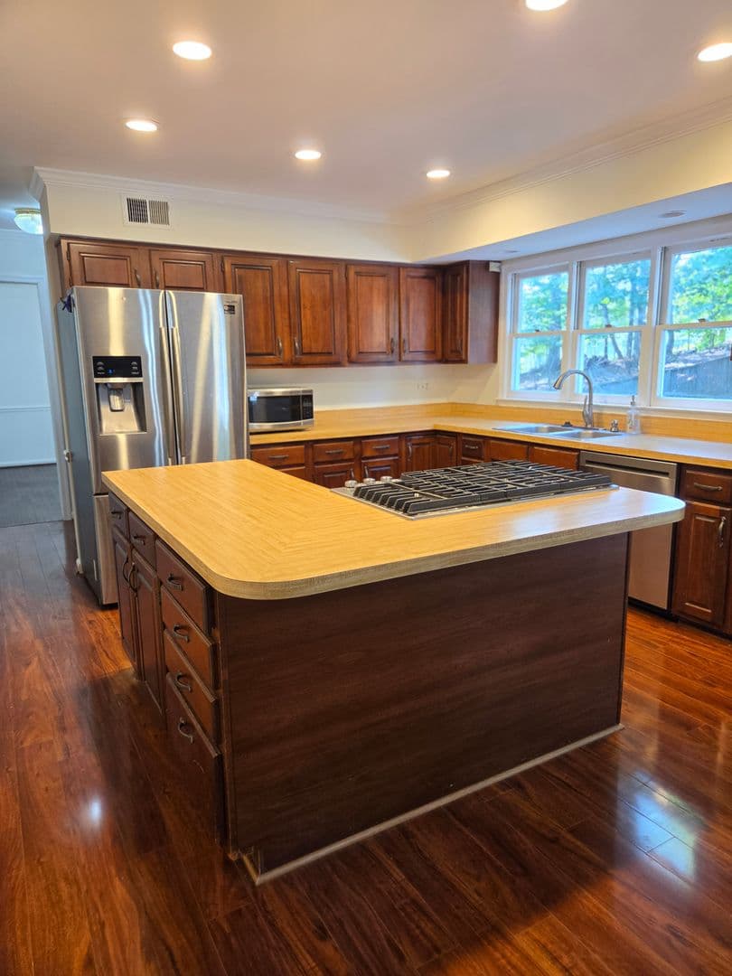 Woodbridge House: 4407 Marquis Pl