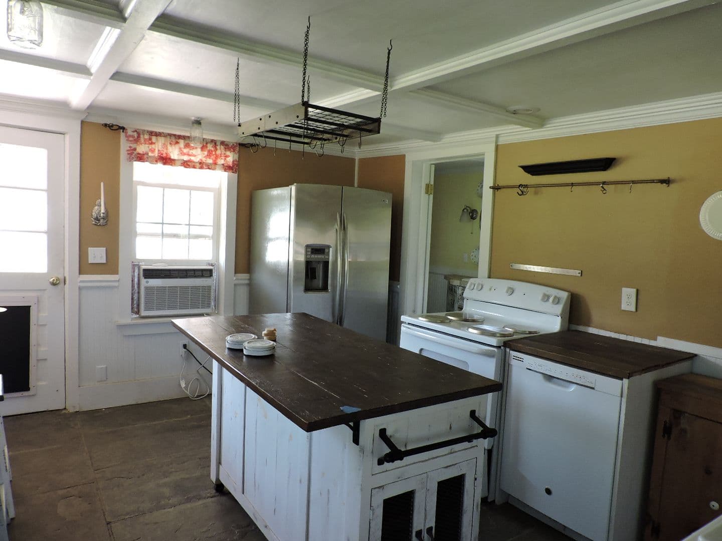 Cardinal House: 2774 East River Rd