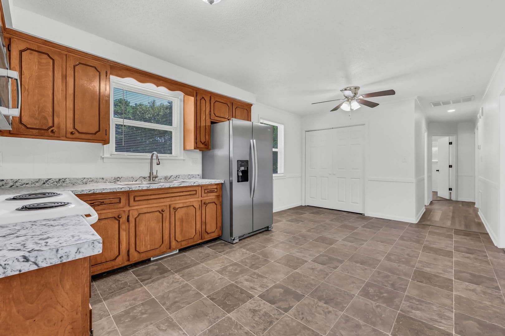 Dover House: 2459 Highway 79