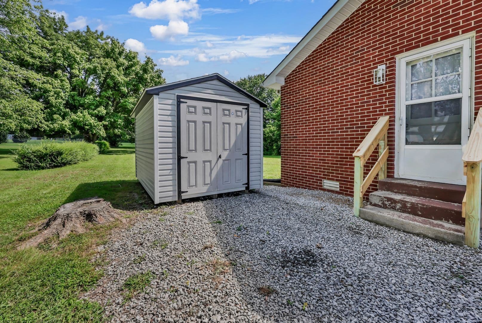 Dover House: 2459 Highway 79