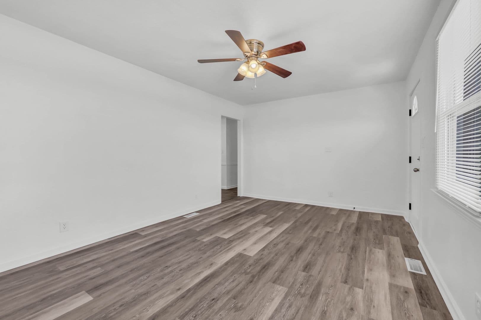 Dover House: 2459 Highway 79