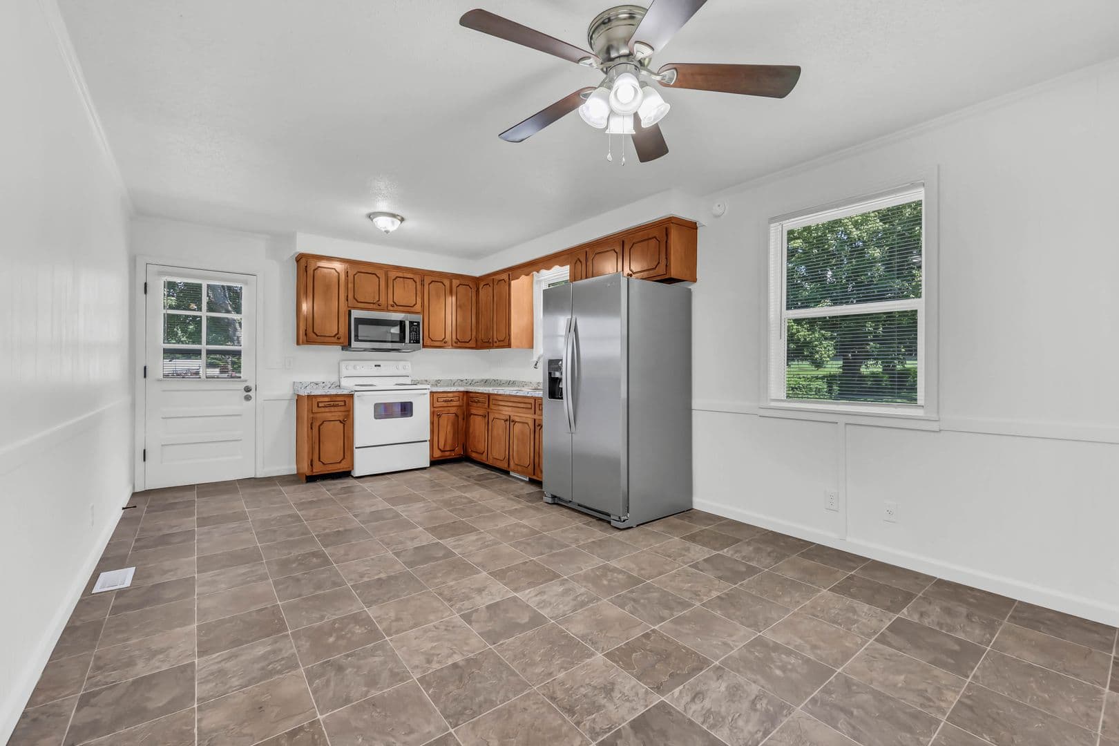 Dover House: 2459 Highway 79