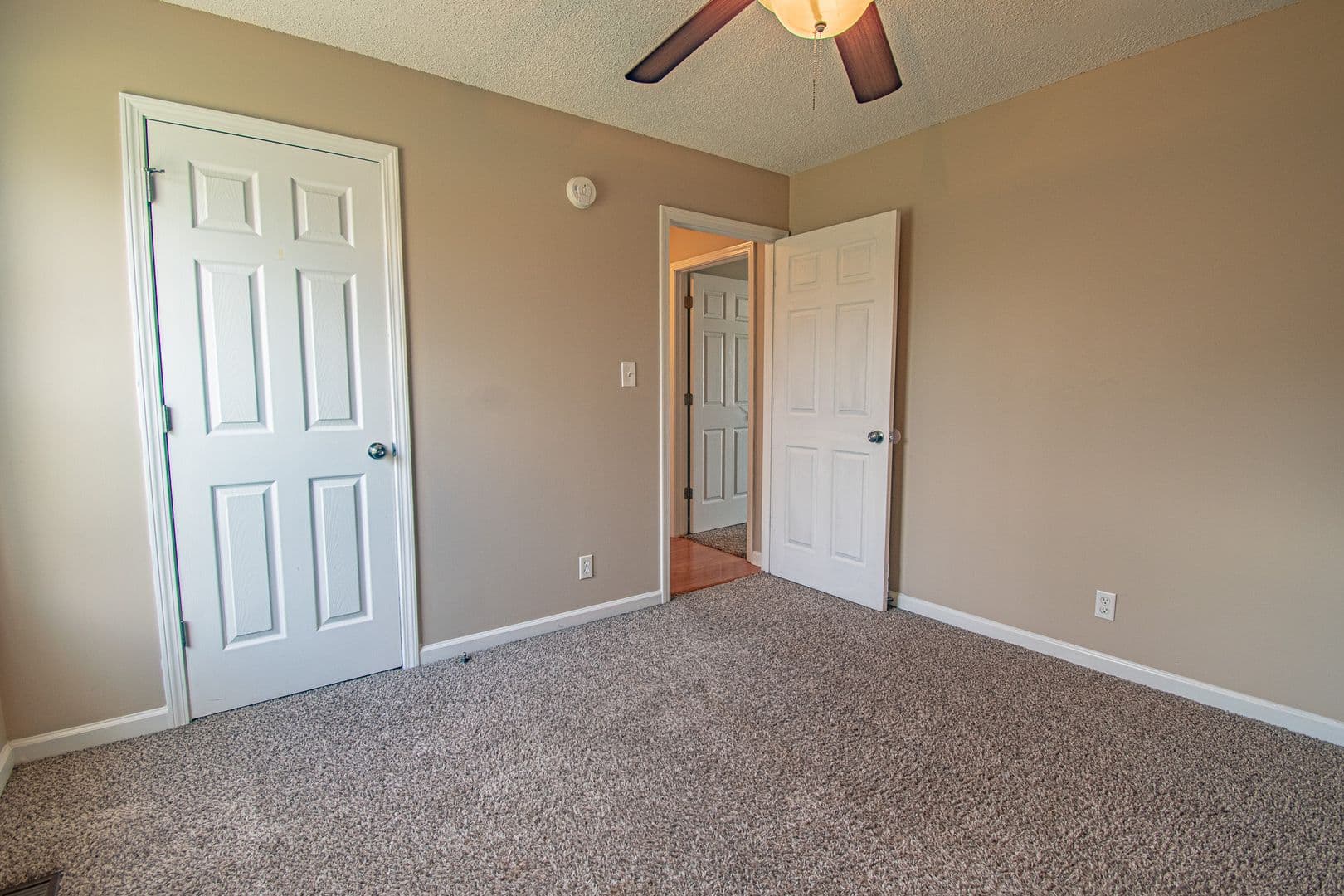 Clarkville House: 181 Monarch Ln