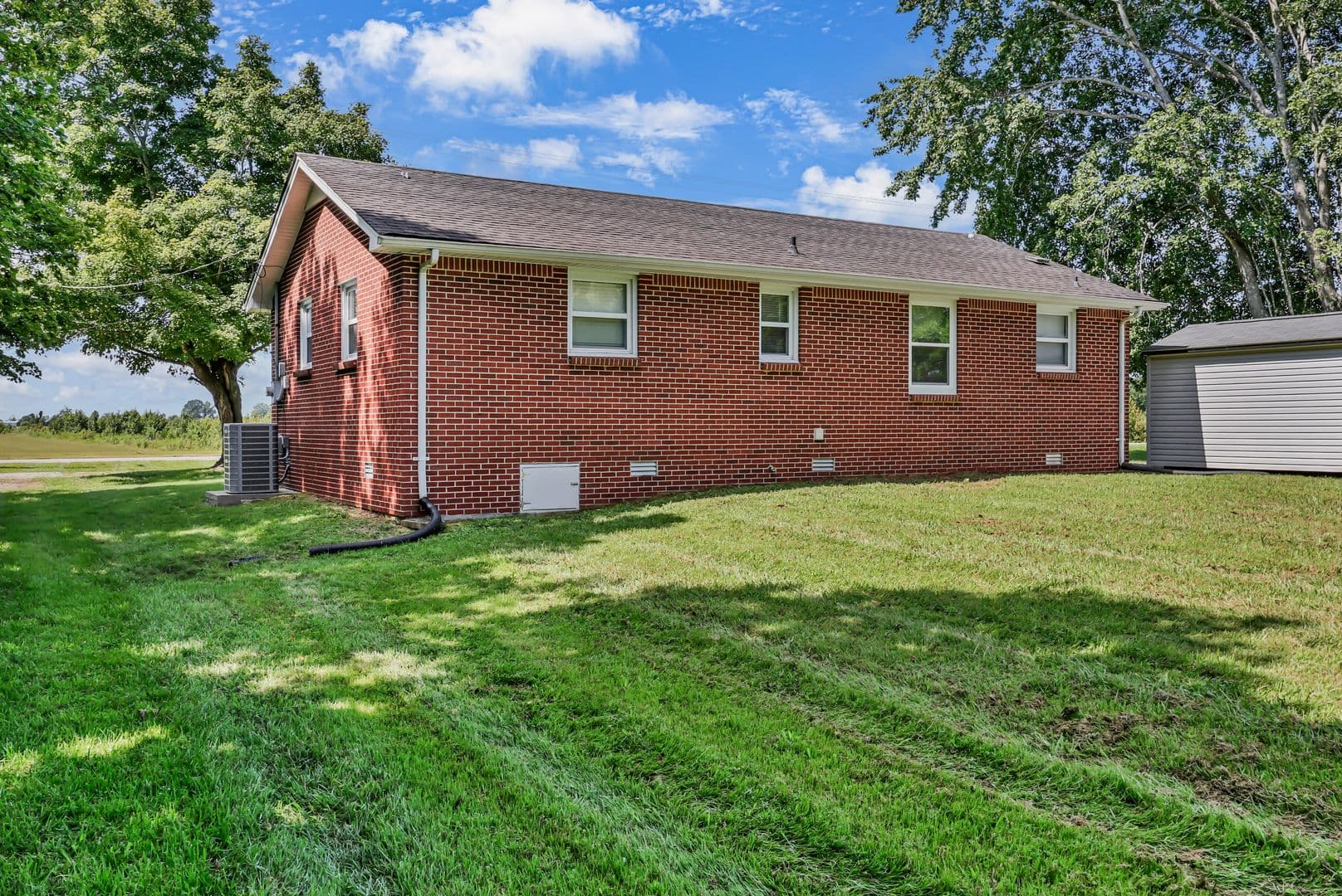 Dover House: 2459 Highway 79