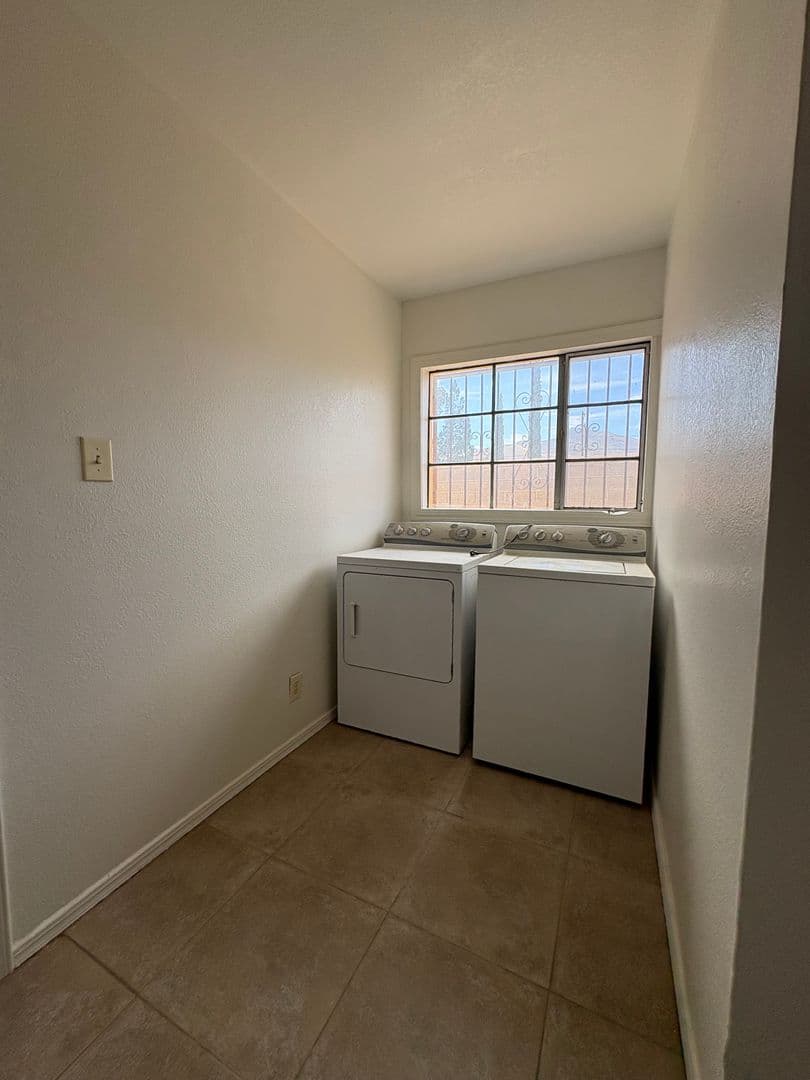 El Paso House: 4900 Debeers Dr.