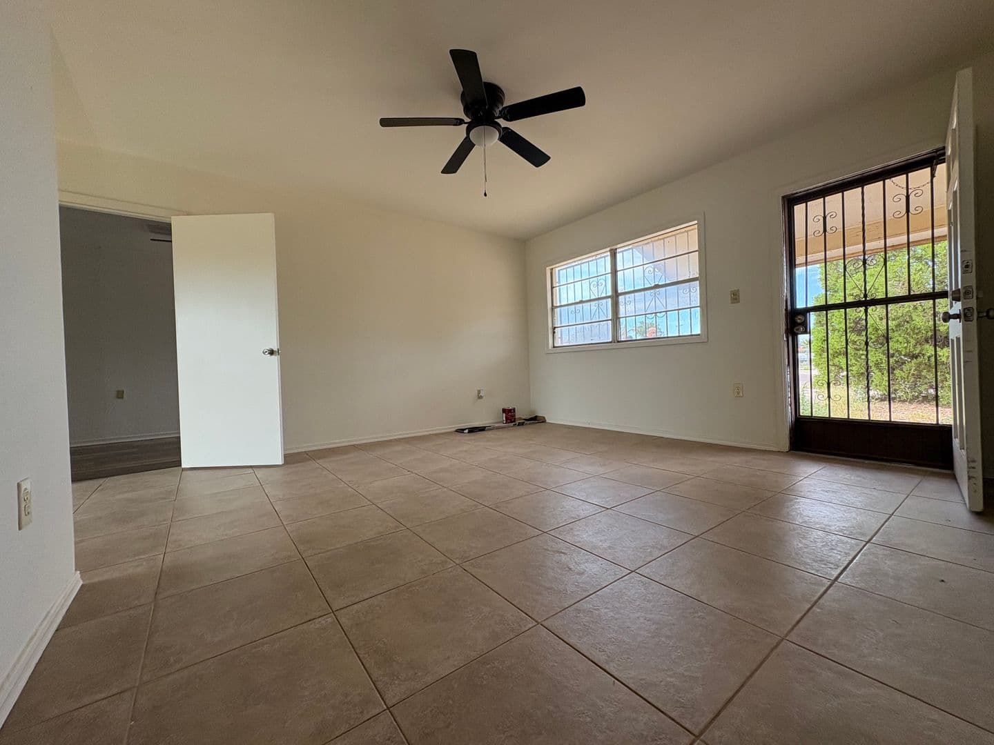 El Paso House: 4900 Debeers Dr.