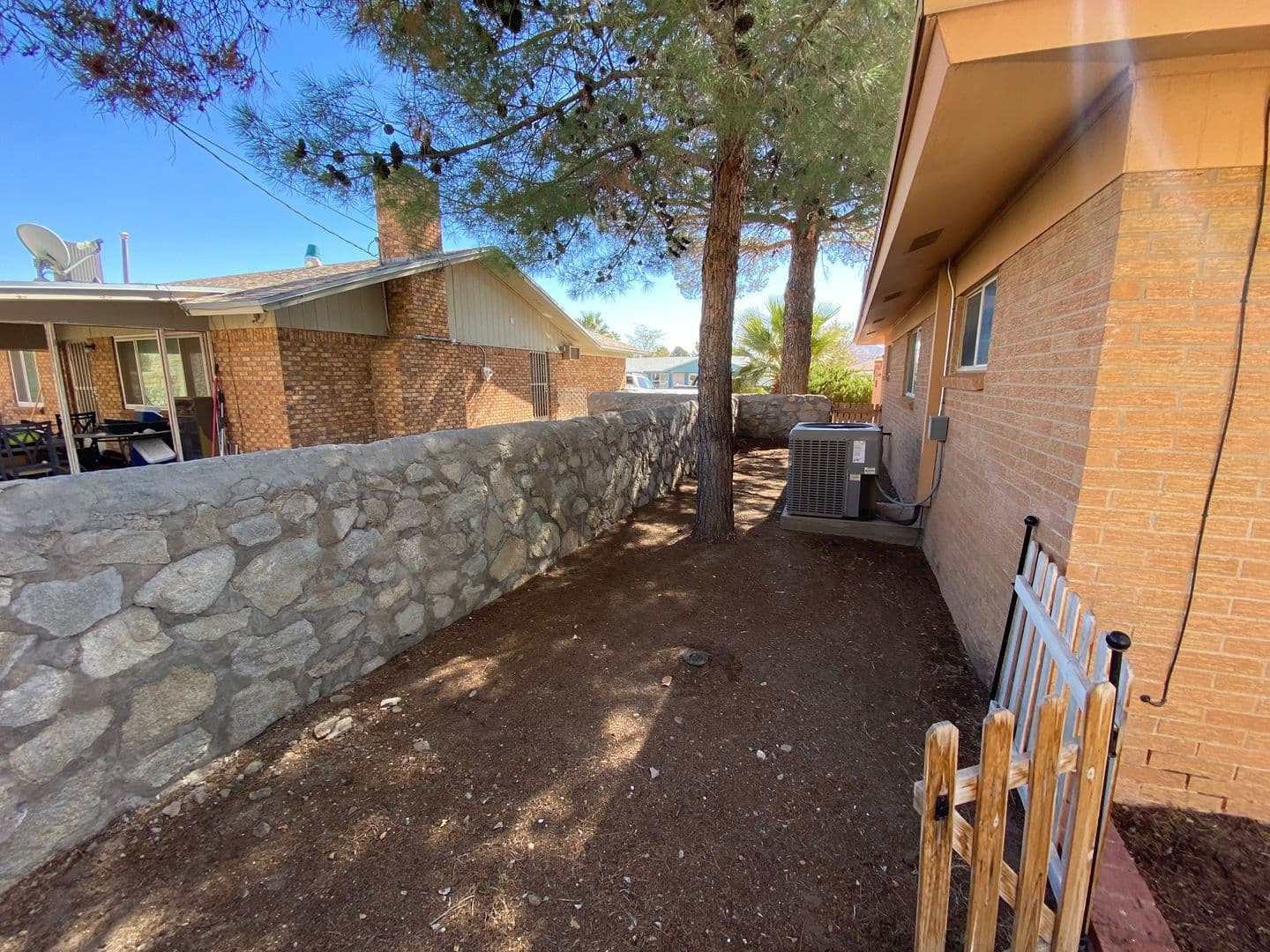 El Paso House: 783 De Leon Dr.
