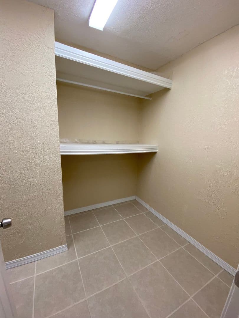 El Paso House: 783 De Leon Dr.