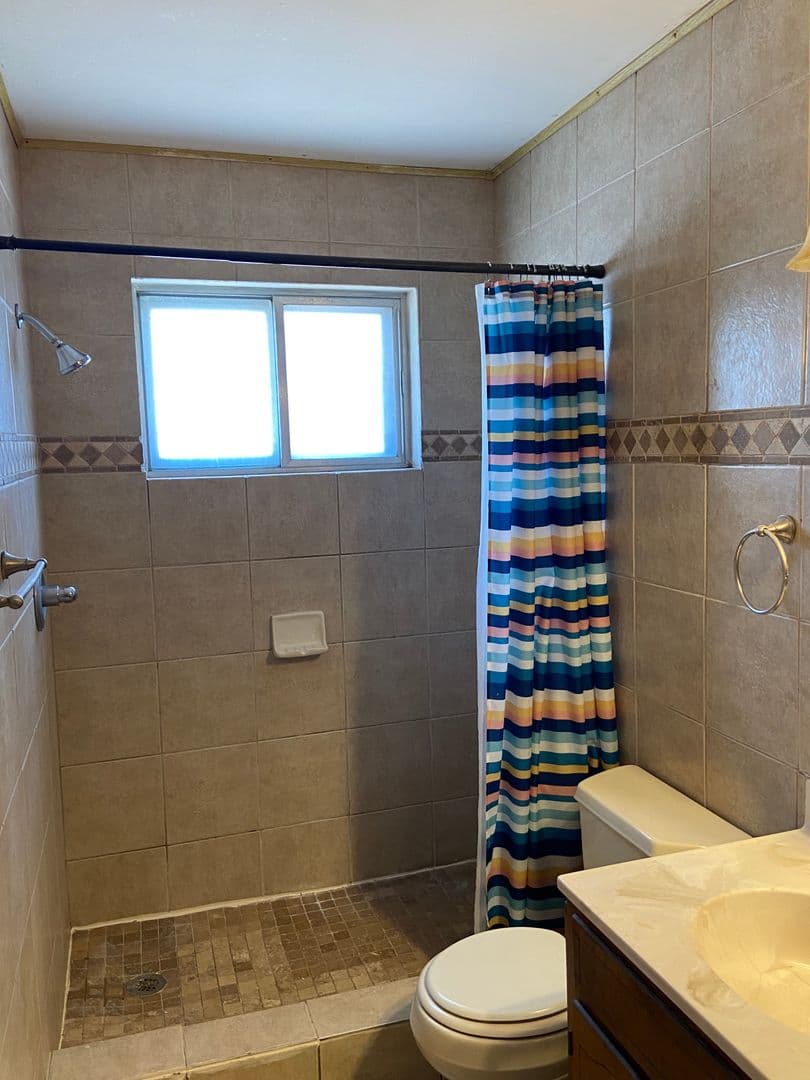 El Paso House: 9608 Stonehaven