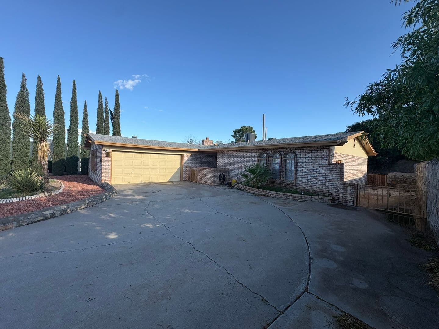 El Paso House: 304 La Sombra Way