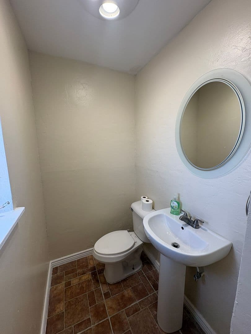 El Paso House: 10309 Shoshone St.