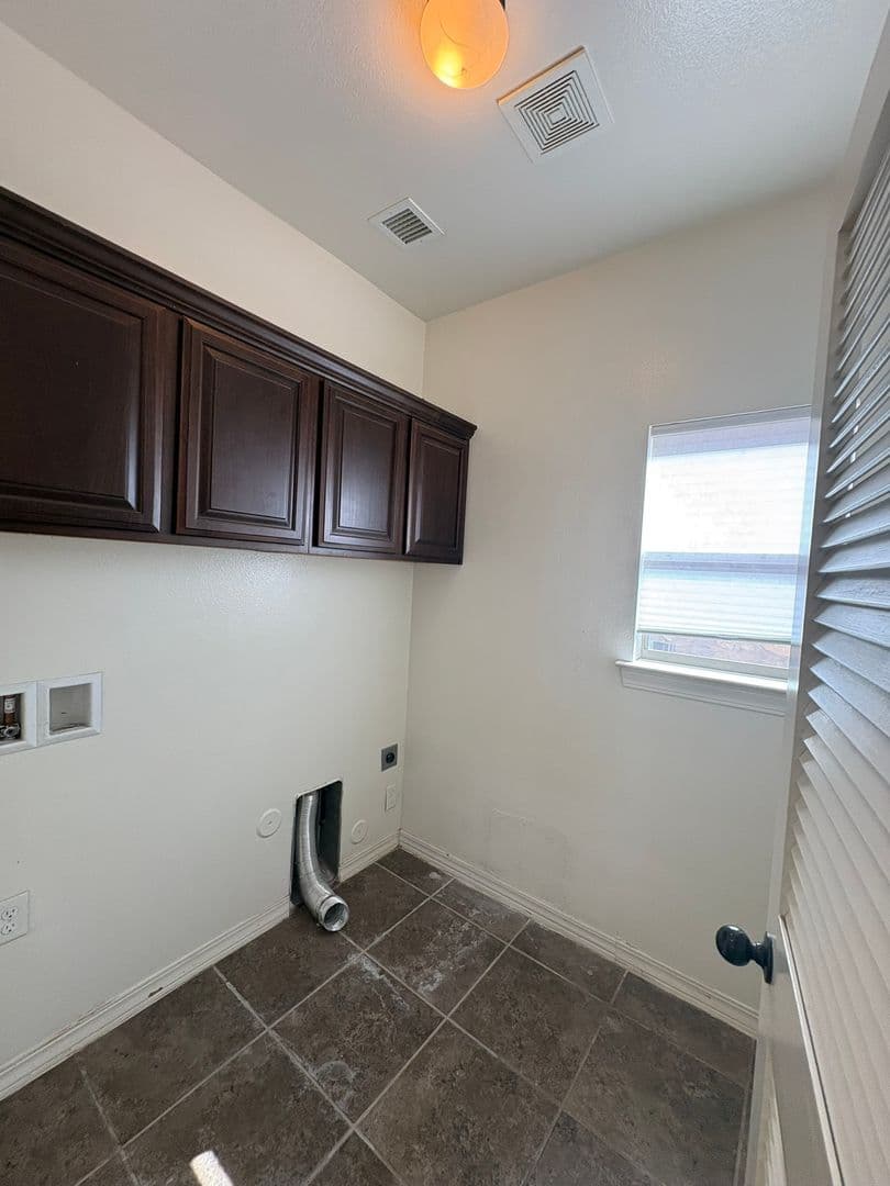 El Paso House: 12220 Branell Ln.