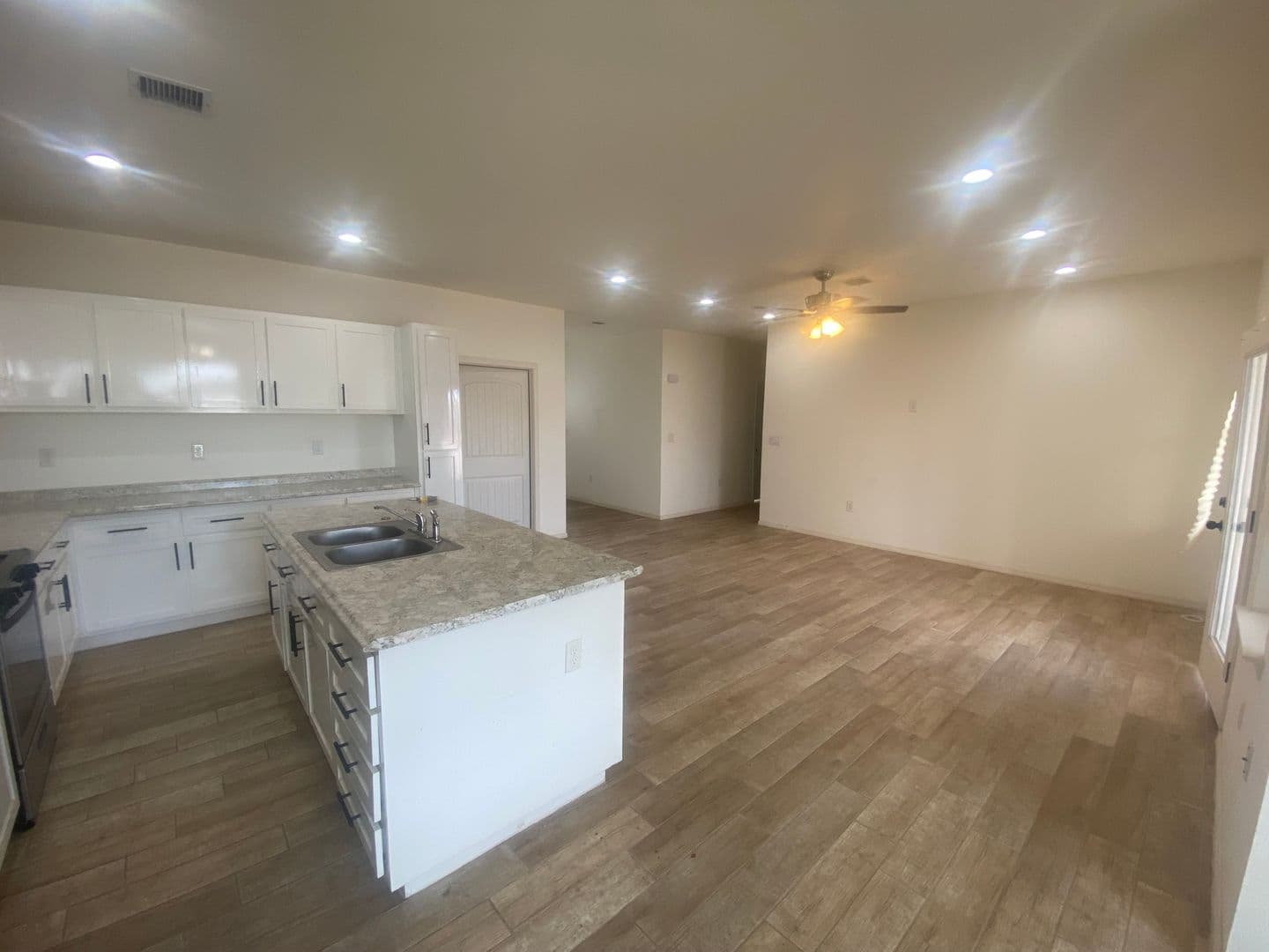 Horizon City House: 14429 Teichelkamp Dr.