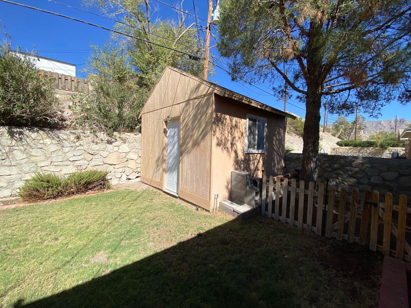 El Paso House: 783 De Leon Dr.