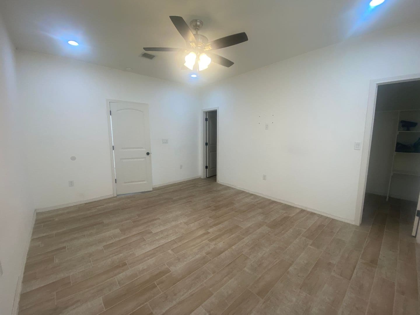 Horizon City House: 14429 Teichelkamp Dr.