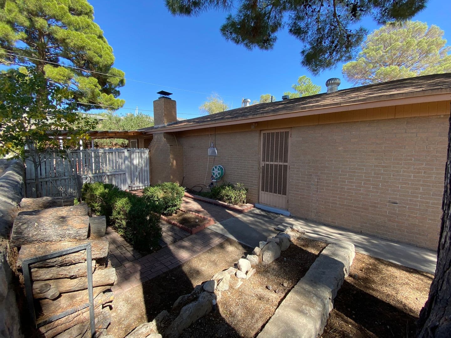 El Paso House: 783 De Leon Dr.