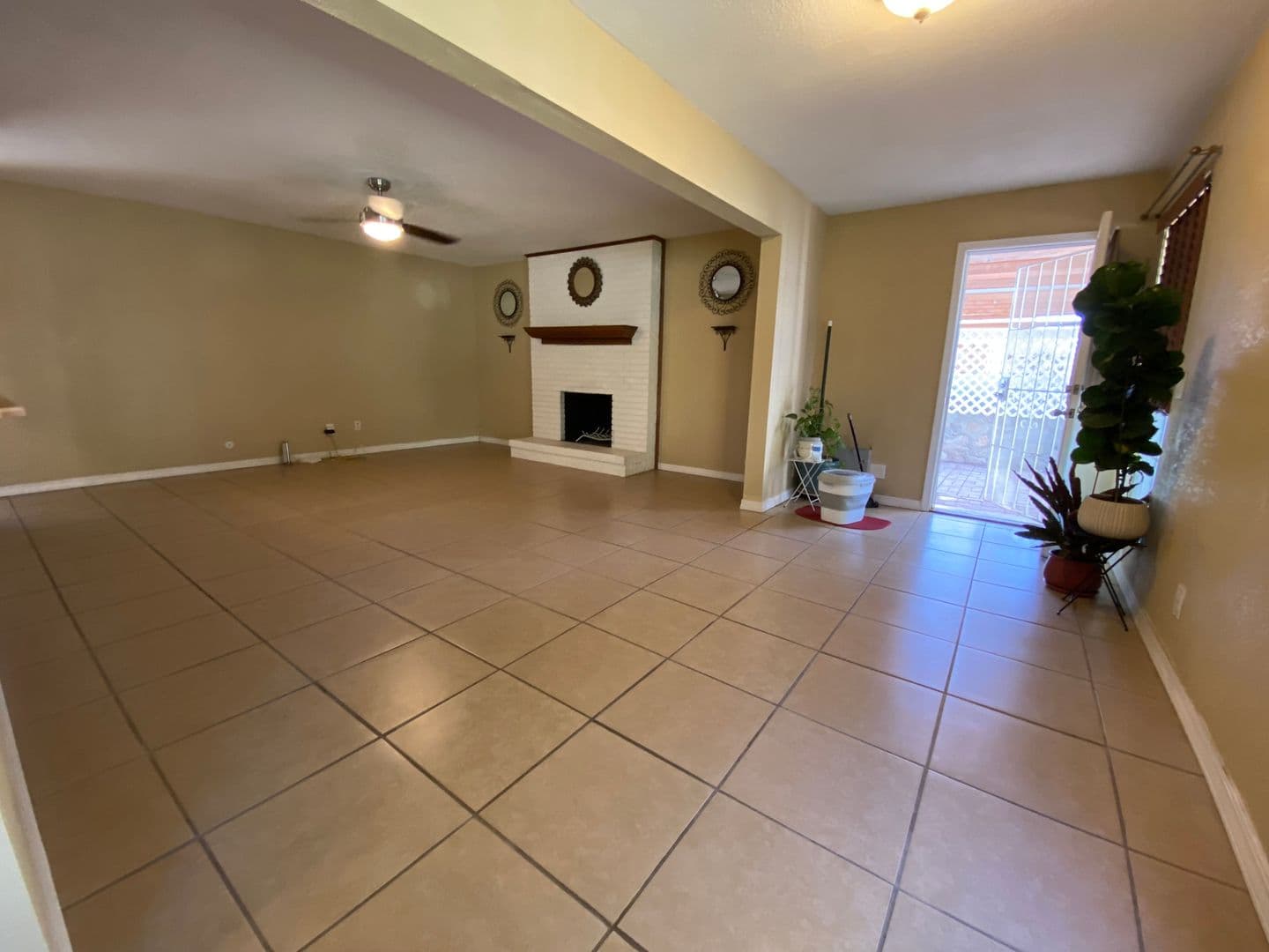 El Paso House: 783 De Leon Dr.