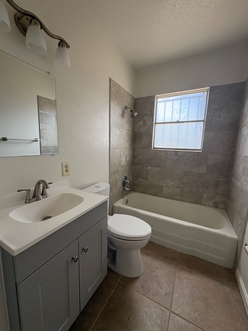 El Paso House: 4900 Debeers Dr.