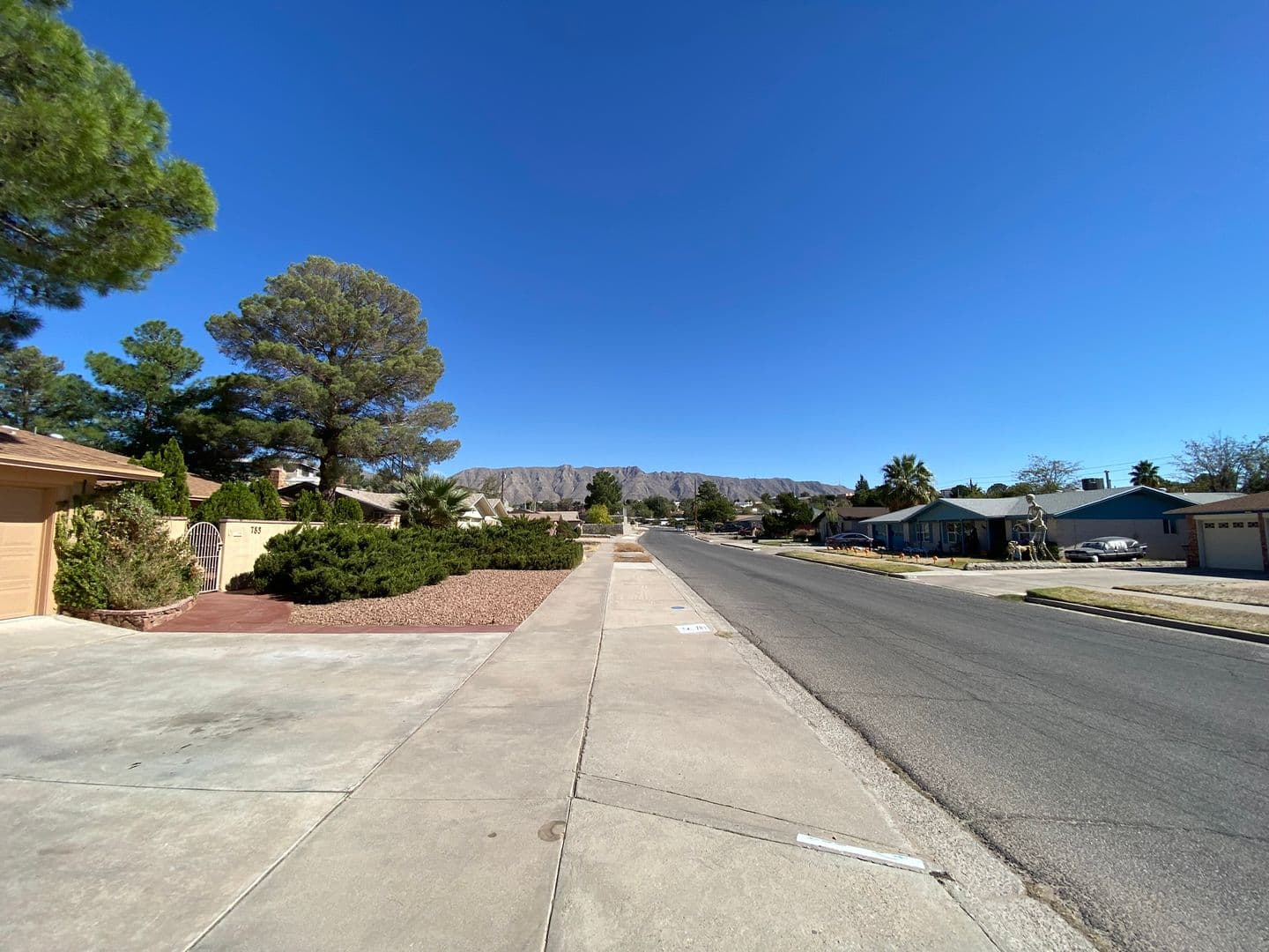 El Paso House: 783 De Leon Dr.