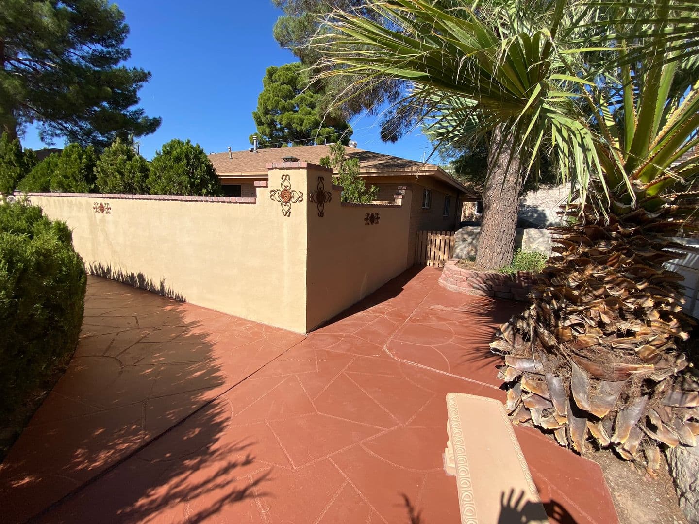 El Paso House: 783 De Leon Dr.