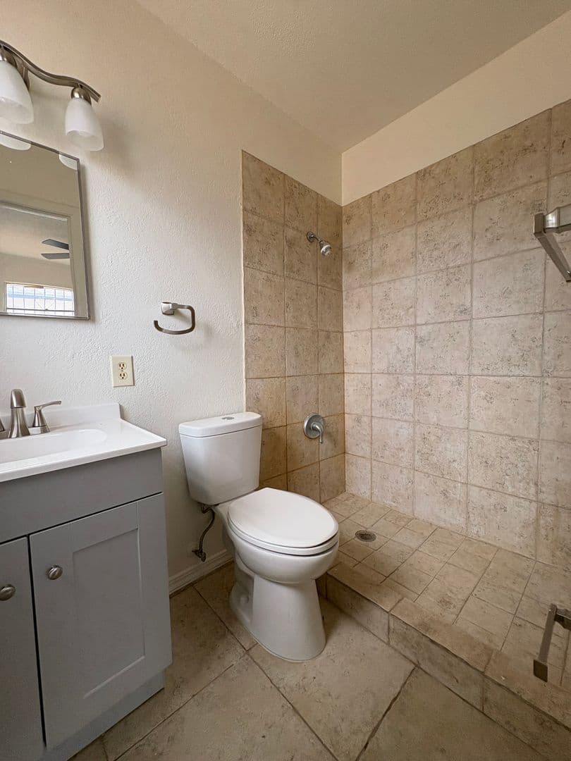 El Paso House: 4900 Debeers Dr.