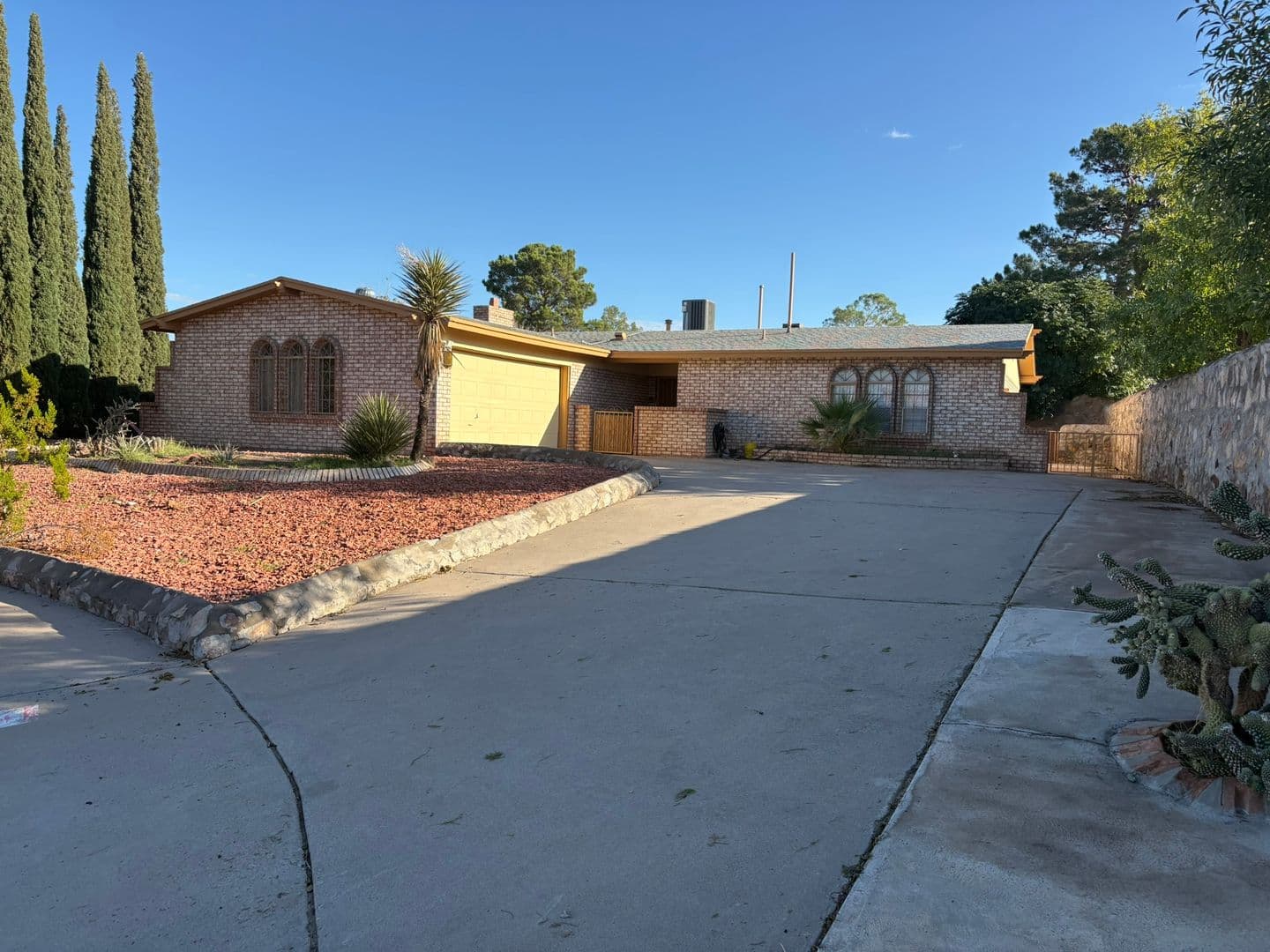 El Paso House: 304 La Sombra Way