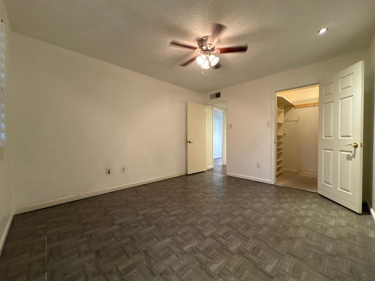 El Paso Condo: 4800 N. Stanton #63