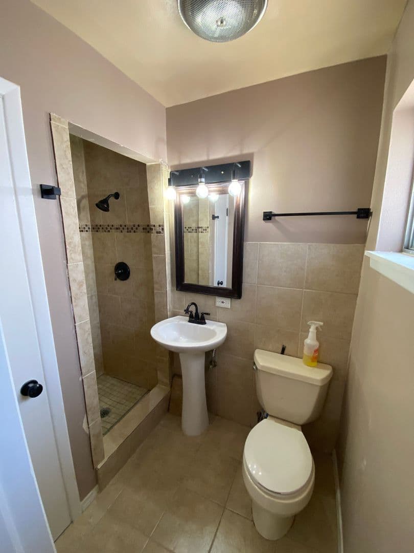 El Paso House: 9608 Stonehaven