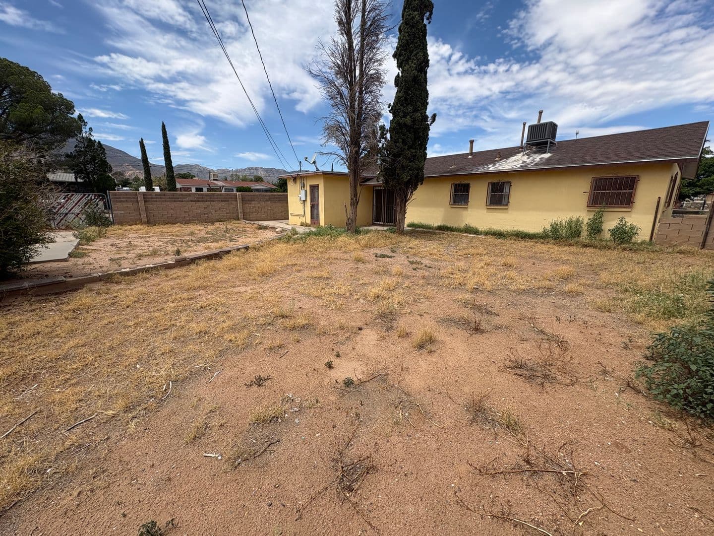 El Paso House: 4900 Debeers Dr.