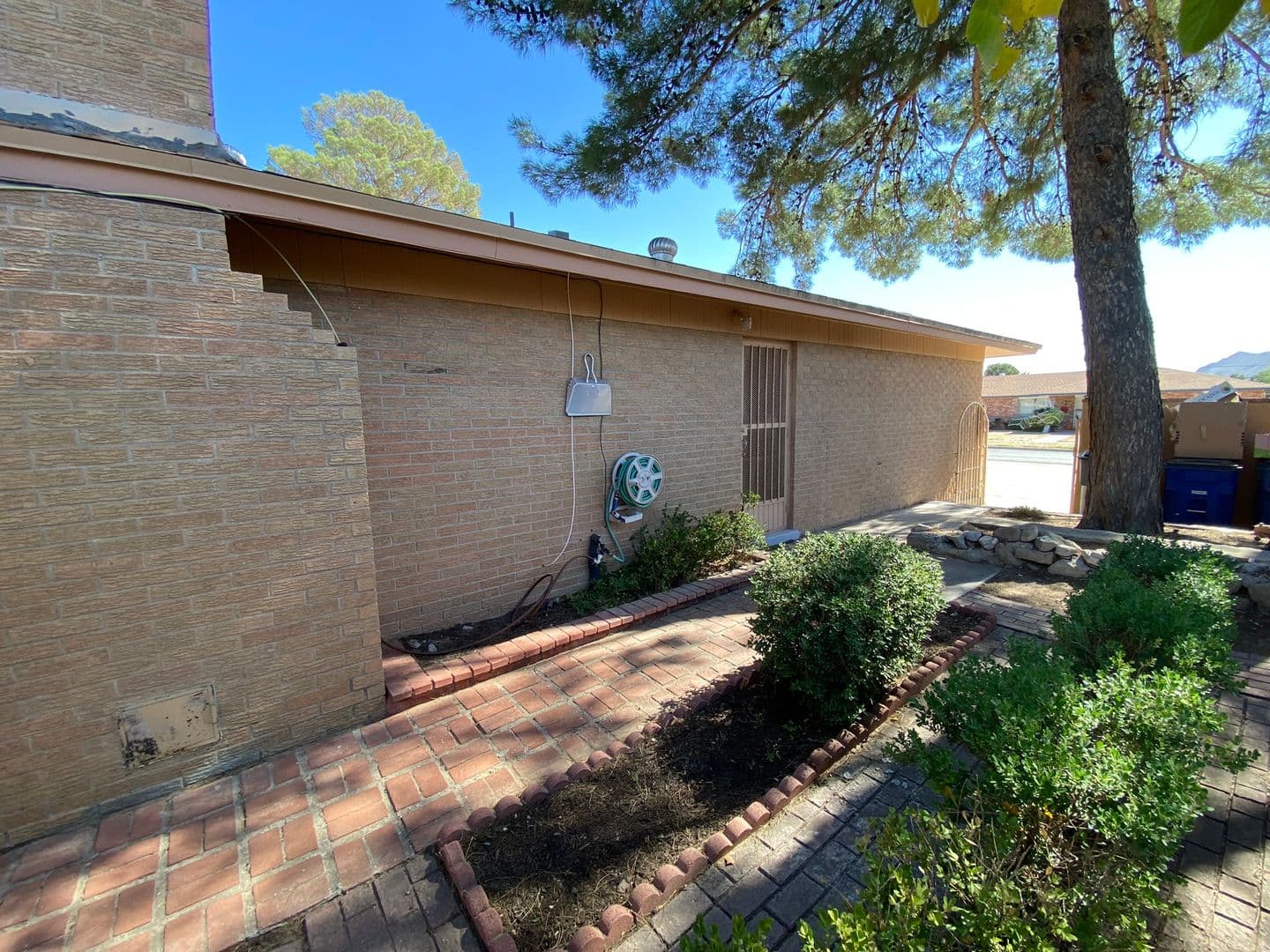 El Paso House: 783 De Leon Dr.