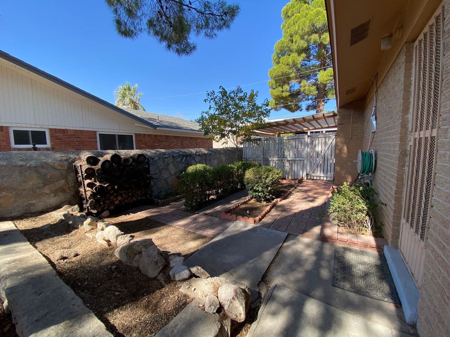 El Paso House: 783 De Leon Dr.