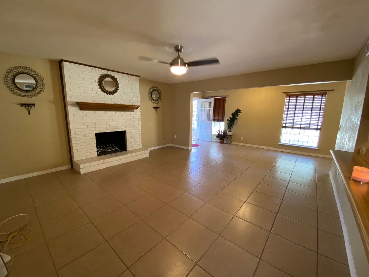 El Paso House: 783 De Leon Dr.