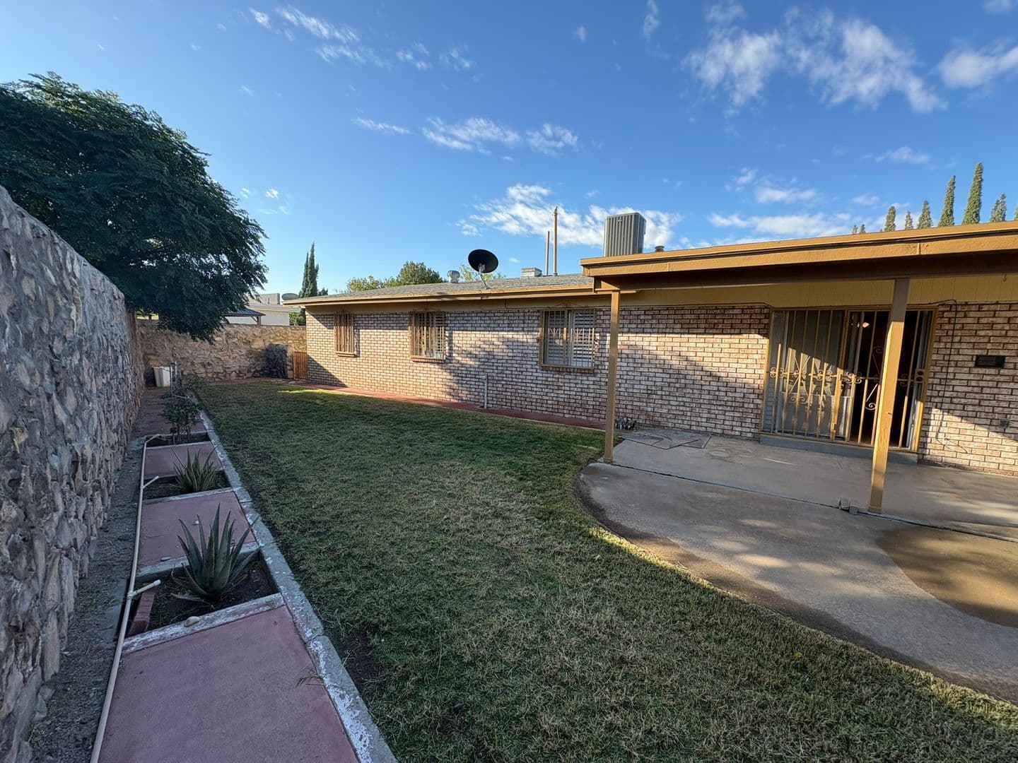 El Paso House: 304 La Sombra Way