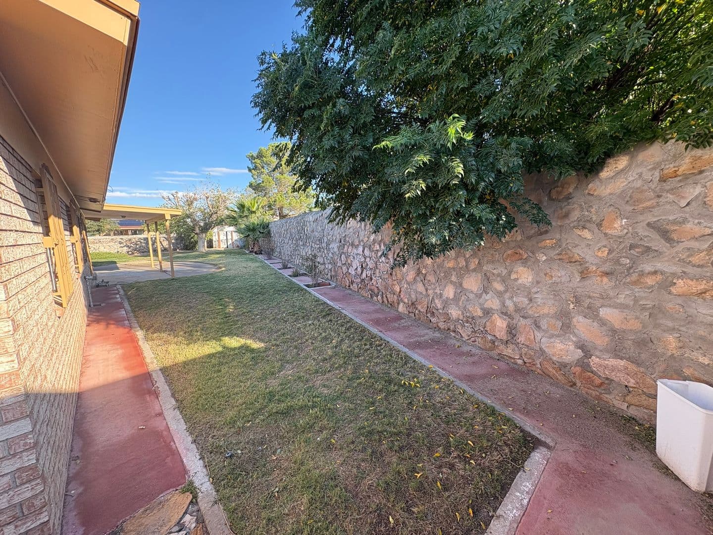 El Paso House: 304 La Sombra Way
