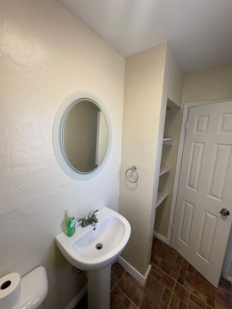 El Paso House: 10309 Shoshone St.