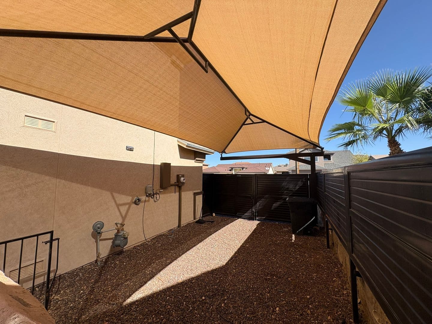 El Paso House: 12220 Branell Ln.
