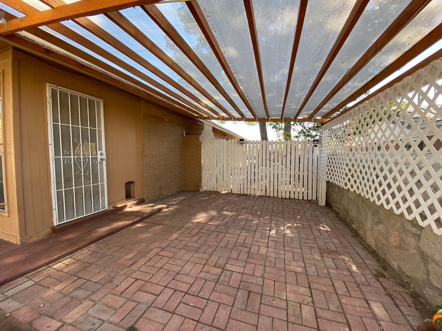 El Paso House: 783 De Leon Dr.