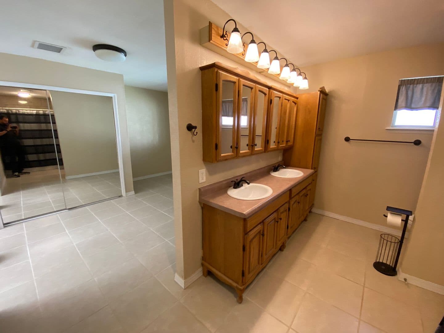 El Paso House: 783 De Leon Dr.