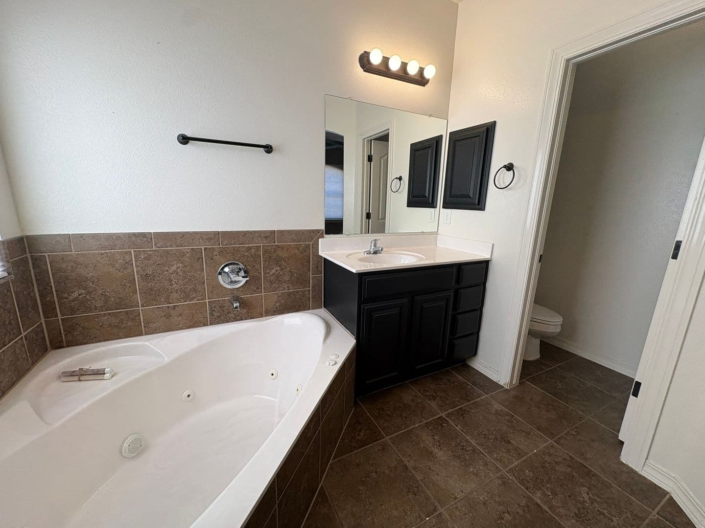 El Paso House: 12220 Branell Ln.