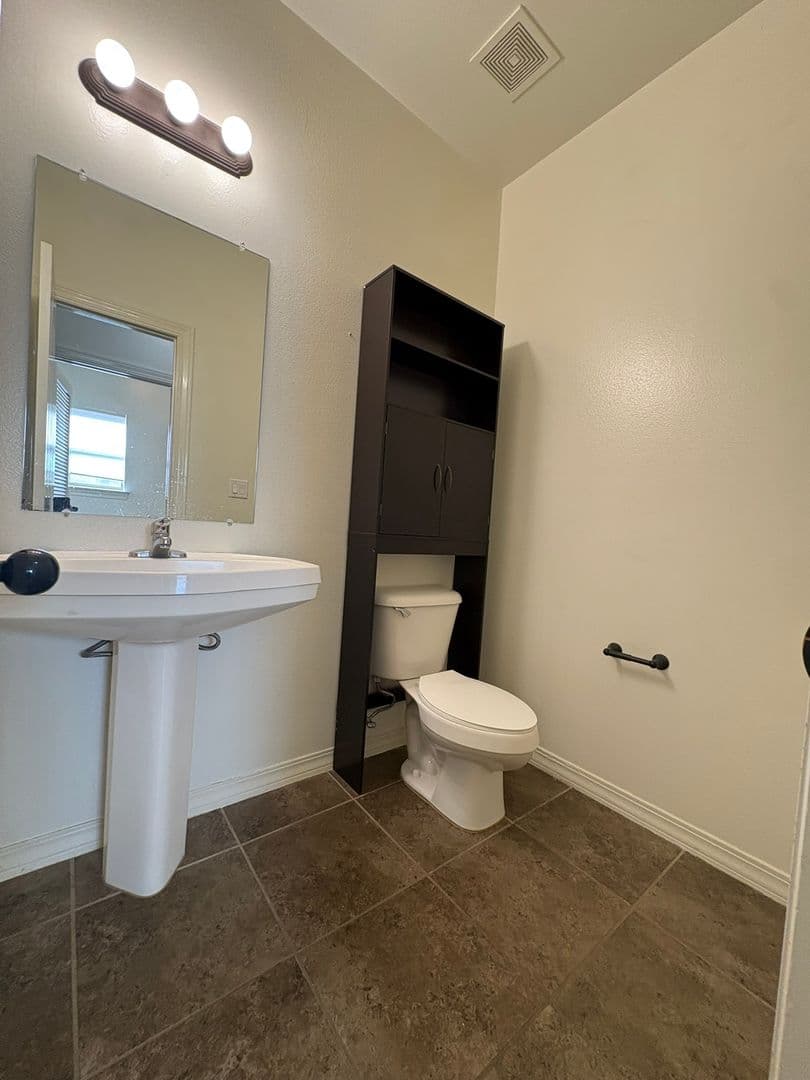 El Paso House: 12220 Branell Ln.