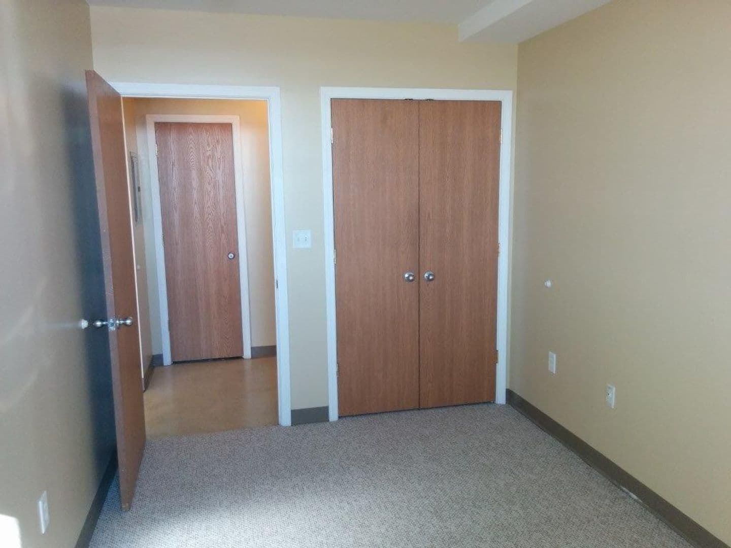 Louisville Apartment: 650 S. 29th St