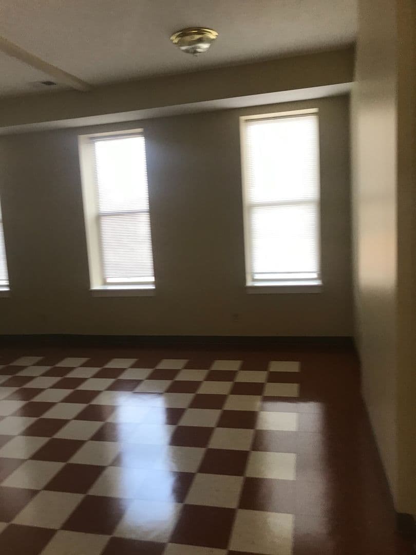 Louisville Apartment: 701 W. Oak St