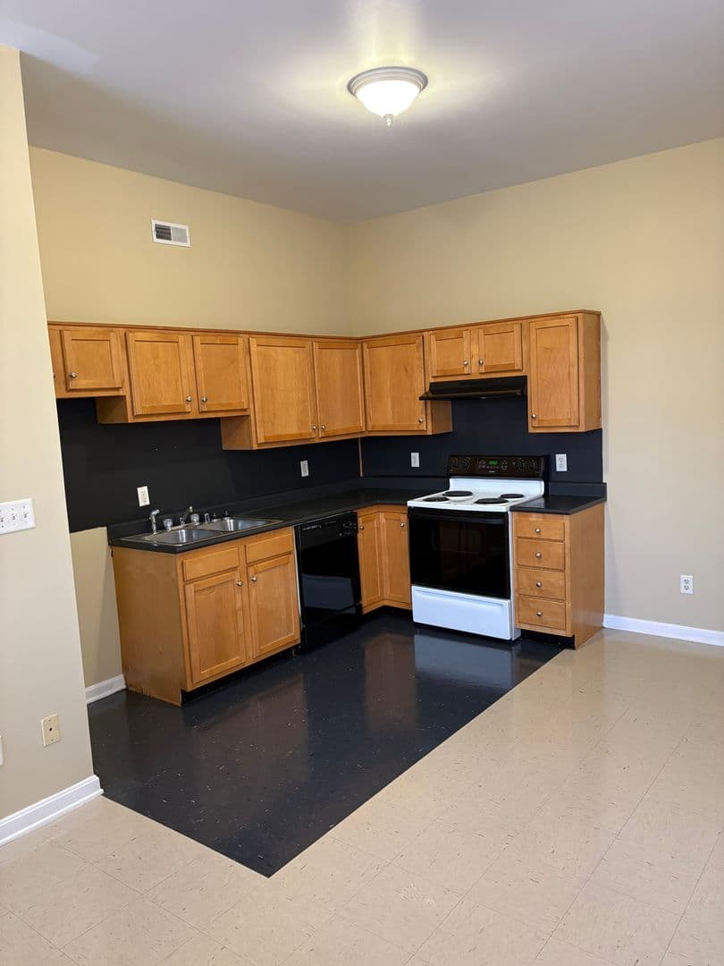 Louisville Apartment: 601 W. Oak St