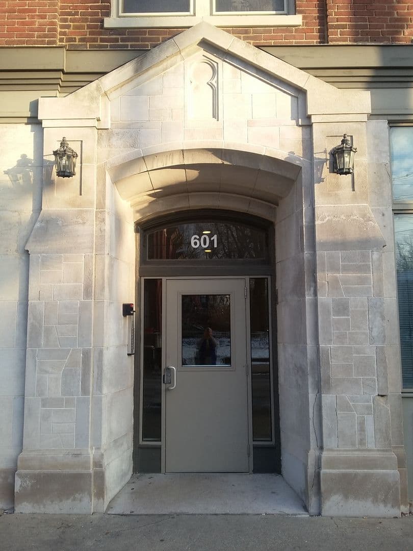 Louisville Apartment: 601 W. Oak St