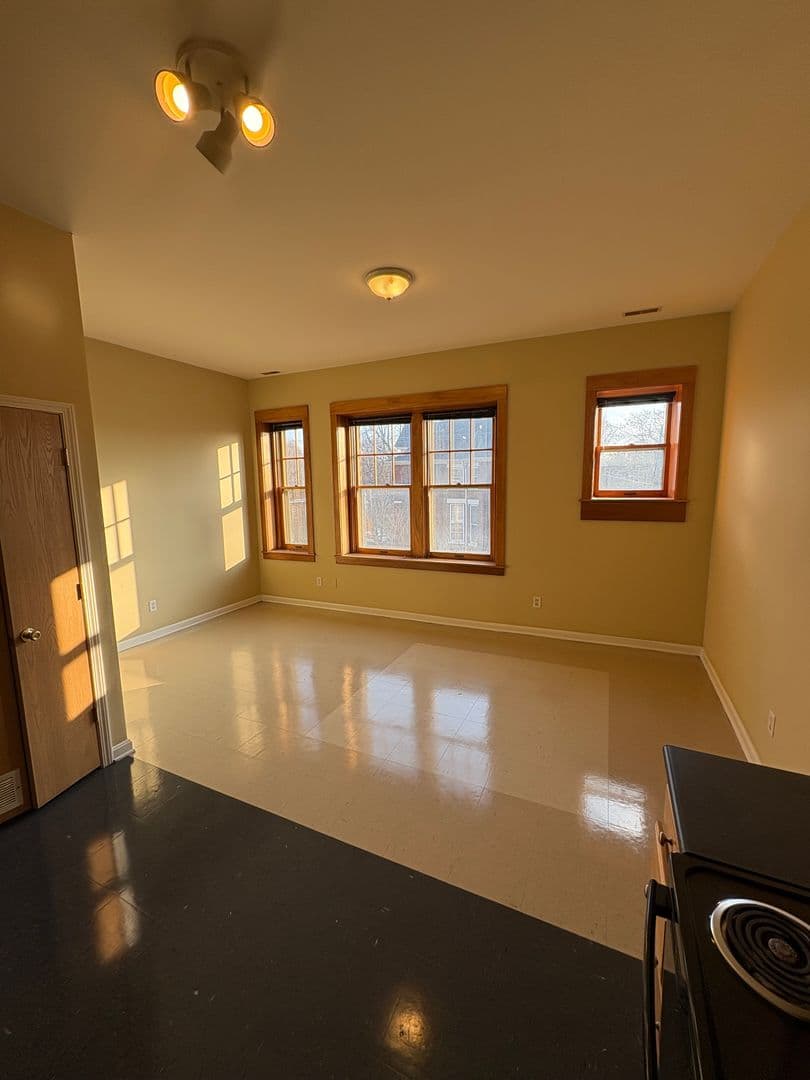 Louisville Apartment: 601 W. Oak St