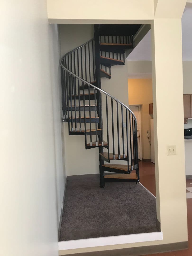 Louisville Apartment: 701 W. Oak St